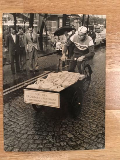 Raymond poulidor en livreur de fromage d auvergne