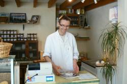 fromagerie-francois-durand-a-camembert-10-avril-2010-1.jpg